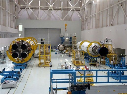 수 많은 부품을 조립해 발사체가 완성된다. 사진은 누리호 4호기 단 조립 현장. 우주항공청 제공