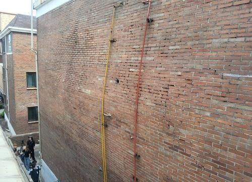 부풀었던 수원 다세대주택 외벽 붕괴…인명피해 없어