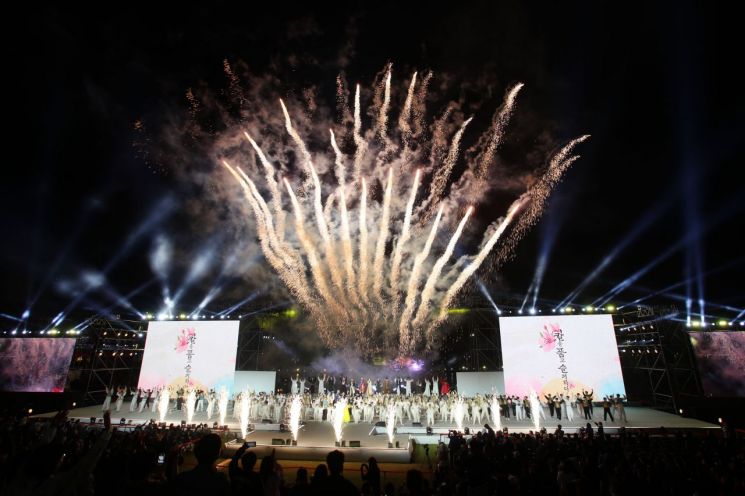 제67회 밀양아리랑대축제…전통과 현대의 어울림 속에  성황리 폐막