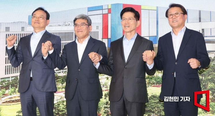 [포토] 삼성전자 평택캠퍼스 찾은 김문수 후보