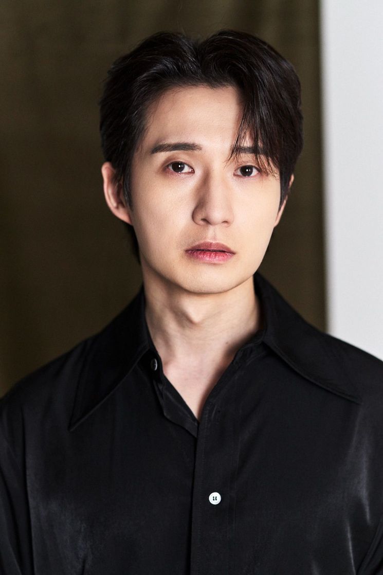 배우 류덕환이 26일 서울 강남구 한 카페에서 인터뷰에 임하고 있다. 씨앨엔컴퍼니