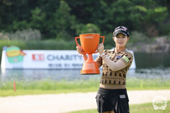 올해 첫 우승 박현경, 세계랭킹 50위 이내 다시 진입