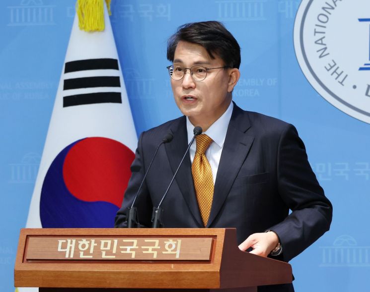 친윤 윤상현 선대위 합류에…친한계 "철회 안하면 선거운동 중단"