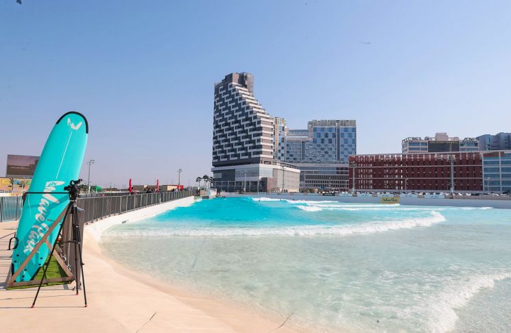 시흥시 해양레저복합단지인 '거북섬'을 둘러싼 대선 후보 진영간 논쟁이 격화하고 있다. 거북섬 일대 대표적 레저시설인 '웨이브파크' 전경. 시흥시청 홈페이지