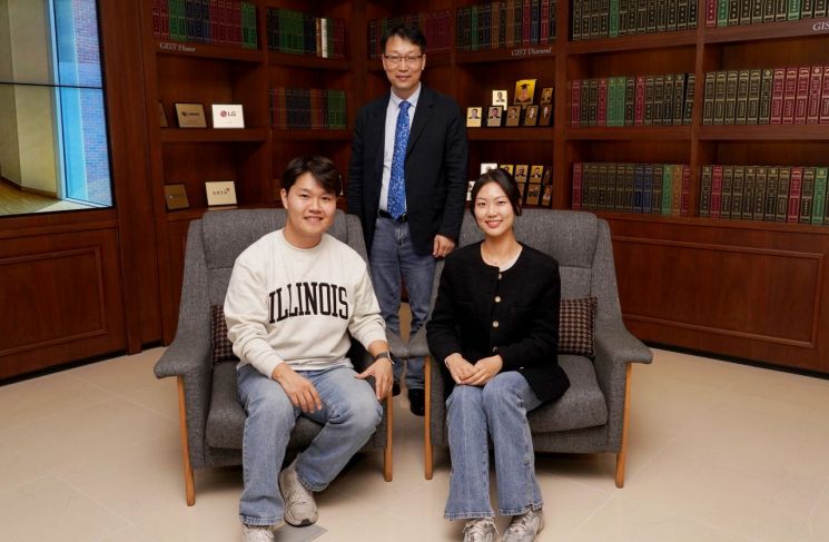 (왼쪽부터) GIST 최민준 박사(현 UIUC), 이재영 교수, 배수안 박사.