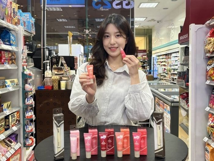 "다이소보다 싸다" 우르르… 편의점도 '3000원대' 화장품 출시