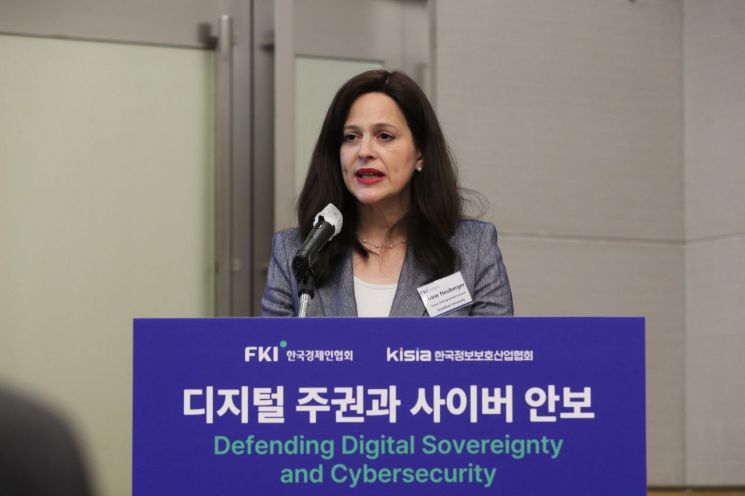 美 통신사 해킹 대응 백악관 前관료 "강력한 악성코드에 민관협력 필수"