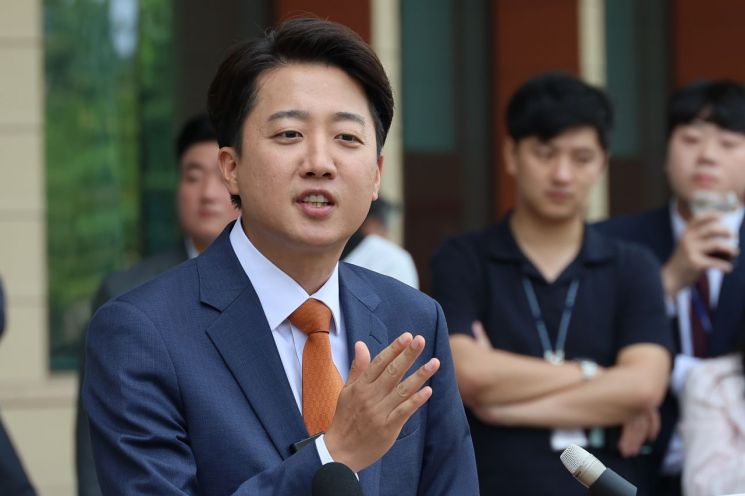 이준석, 여성신체 욕설 인용 논란에 "언어도단"
