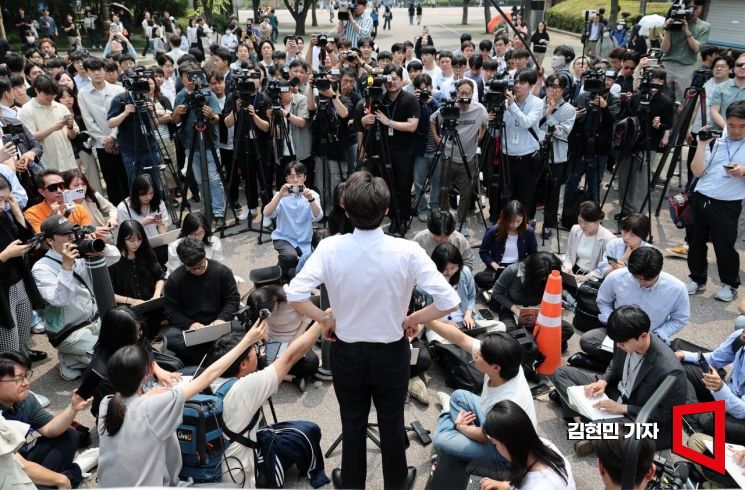 [포토] 이준석 발언 논란에 몰린 취재진