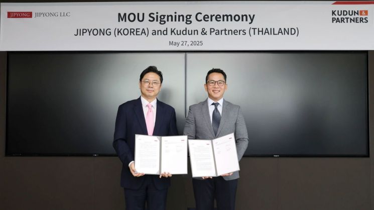 왼쪽부터 지평 이행규 대표변호사, Kudun & Partners 구둔 수쿠마난다 대표변호사.