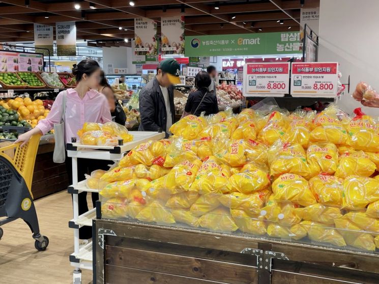 이마트, 초여름나기 행사…사과·배 등 과일 20% 할인