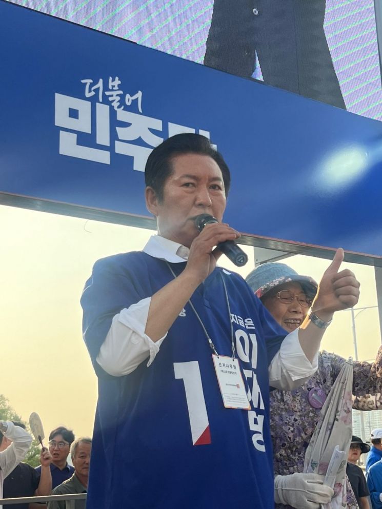 정청래 “4차례 죽을 고비 넘긴 이재명…김대중 닮았다”