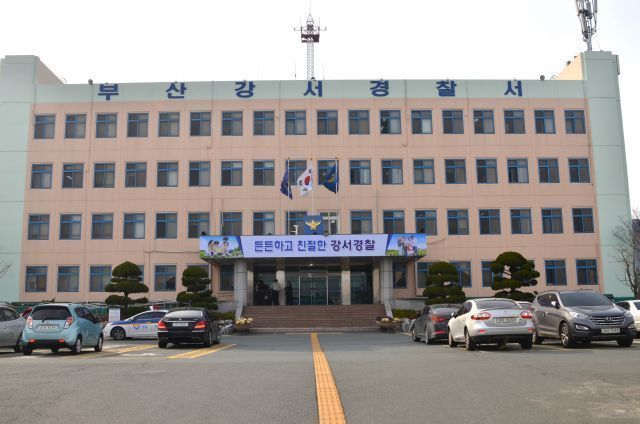 부산서 개표소 예정지 침입한 30대 체포…"부정선거 의혹 확인하러"