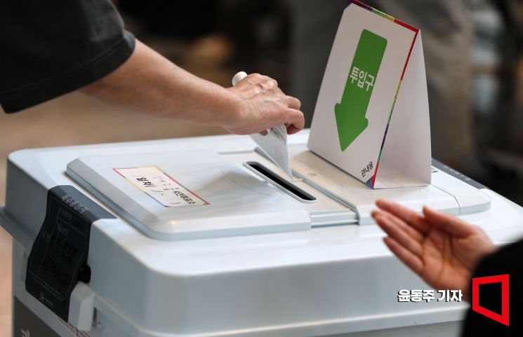 사전투표 80대에 "이 후보 찍어라"…선거법 위반 혐의 60대 입건