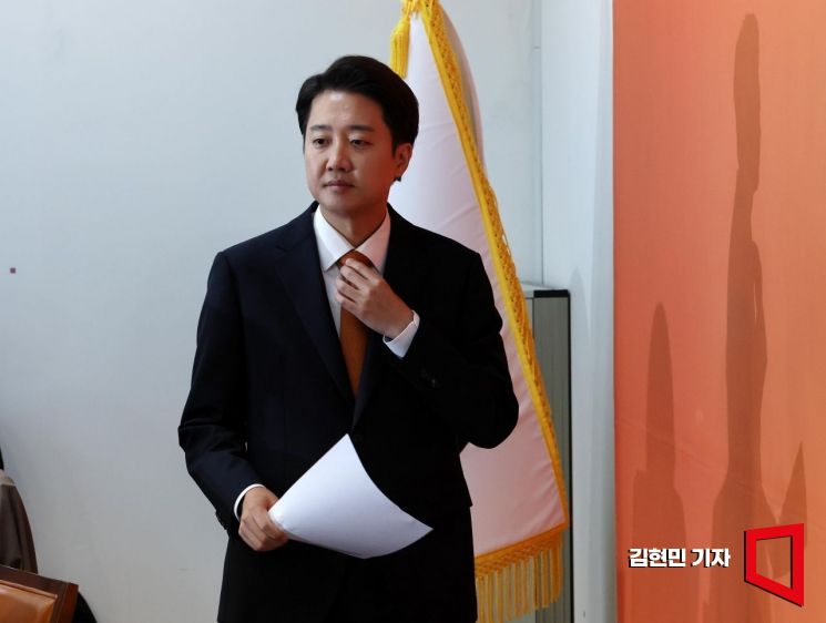 '이준석 제명' 청원 하루 만에 10만명 동의…상임위 넘어가지만