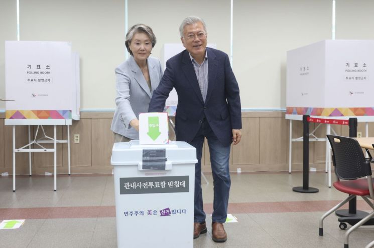 문재인 전 대통령 "尹, 국정파탄·내란 심판하는 선거”