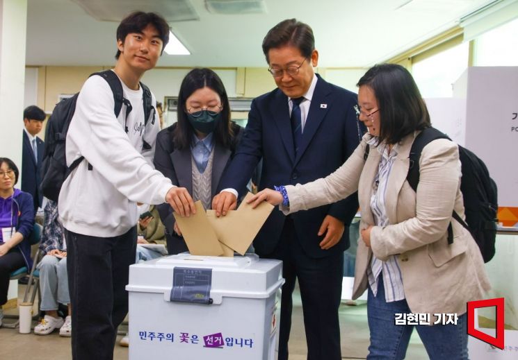 이재명, '아들 일' 저격 이준석에 "엄중한 시기 국가 운명 고민"