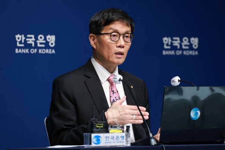 이창용 한국은행 총재가 29일 금융통화위원회 통화정책방향 결정 회의 후 열린 기자간담회에서 질문에 답변하고 있다. 한국은행