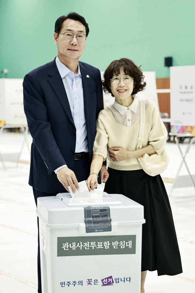 Hwaseong Mayor Jung Myunggeun Says "Your Vote Can Change the Future of Korea"