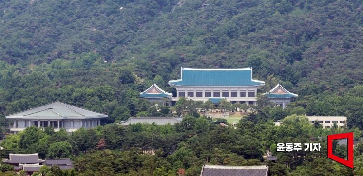 지난달 29일 서울시내에서 바라본 청와대 전경. 윤동주 기자