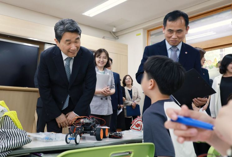 이주호 권한대행, 늘봄학교 현장점검 연합뉴스