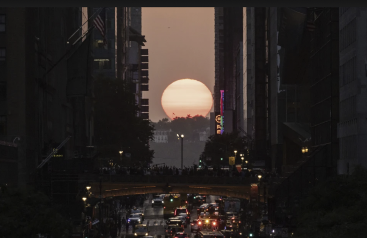 1년에 단 두번 본다…맨해튼헨지 뭐길래 '구름인파'