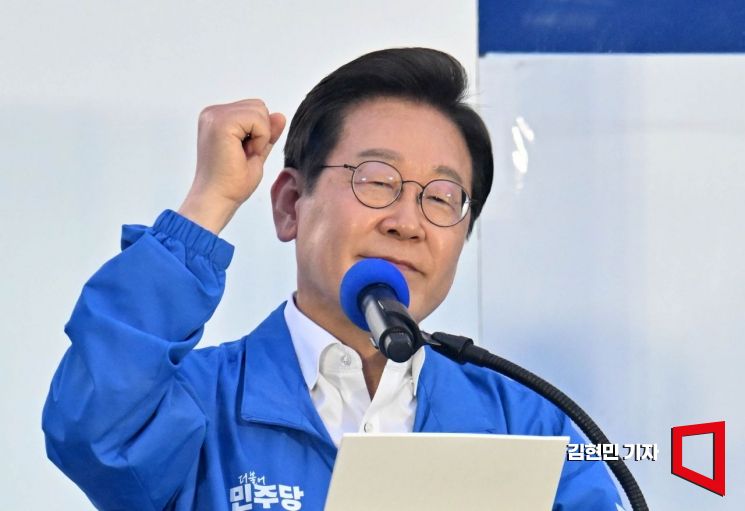 이재명 더불어민주당 대선 후보가 29일 서울 관악구 관악산으뜸공원에서 관악ㆍ금천ㆍ동작구 유세를 하고 있다. 김현민 기자