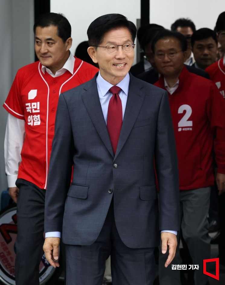 [포토] 대국민 호소문 발표 향하는 김문수