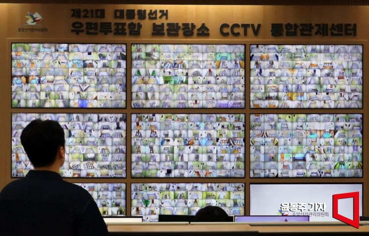 투표용지 부실 관리 논란…시민단체, 선관위장 등 고발