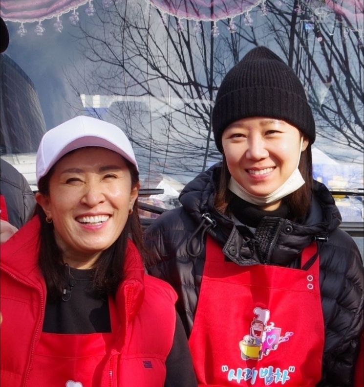 '공효진 어머니' 김옥란 작가, '해지면 열리는 미술관'