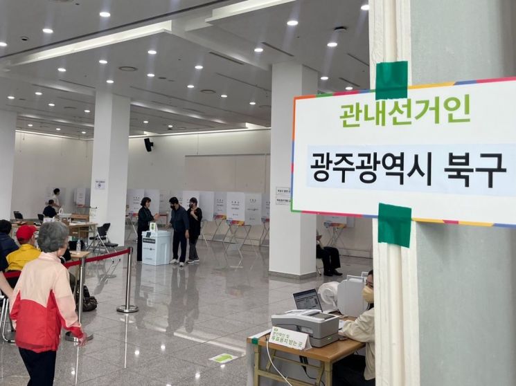 지난 29일 광주 북구 전남대 용지관에 마련된 사전투표소. 송보현 기자
