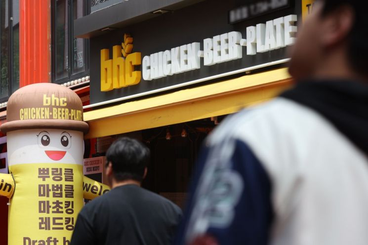 실험대 오른 '자율가격제'…소비자는 울고, 배달앱·본사는 웃고?
