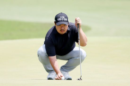 유송규는 태국 전지훈련 기간 부족했던 퍼팅 훈련에 집중했다. 사진제공