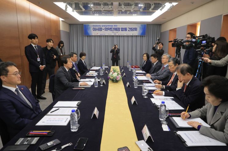 Health Insurance Fees to Rise 1.93% Next Year... Medical Costs and Premiums Expected to Increase