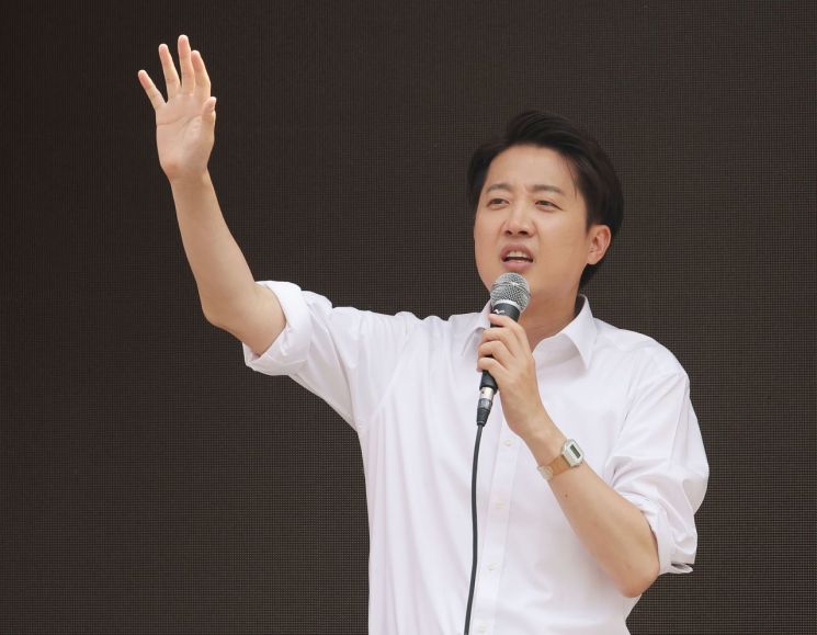 개혁신당 이준석 대선 후보가 30일 서울 동작구 중앙대학교에서 유세를 하고 있다. 연합뉴스