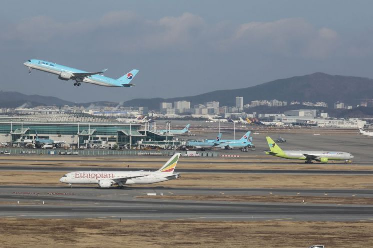 인천공항 도착 여객기서 태어난 신생아 숨져…경찰 수사 착수