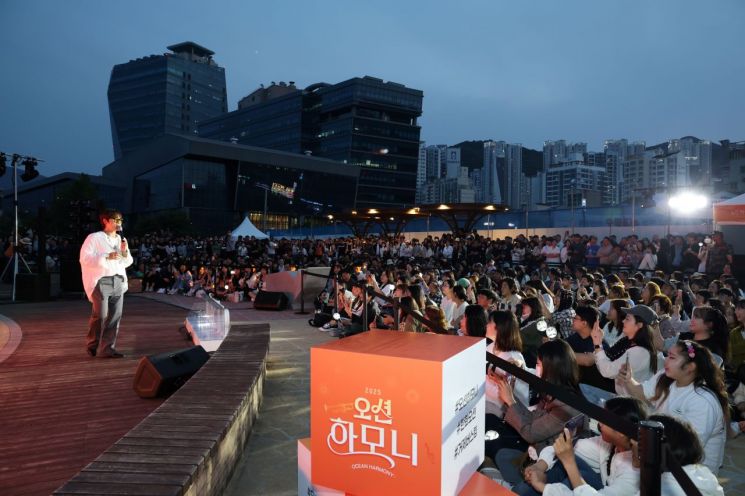 한화오션, ‘오션하모니’ 첫 공연 성료… 거제 시민과 함께한 감동의 무대 