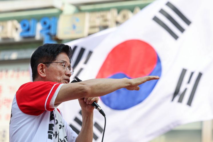  '리박스쿨' vs '짐로저스'…민주-국힘, 본투표 앞두고 공방전 가열