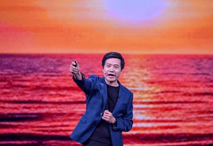 화웨이 CEO "샤오미 품질 별로"…레이쥔 "중상모략도 칭찬" 응수