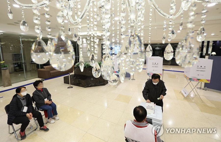 지난 제22대 국회의원선거 당시 서울 구로구의 한 결혼식장에 마련된 구로제5동제1투표소 연합뉴스