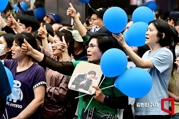 [포토] 이재명 응원하는 시민들