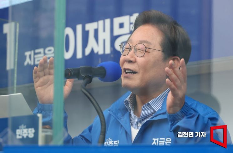[포토] 밝은 표정으로 연설하는 이재명 
