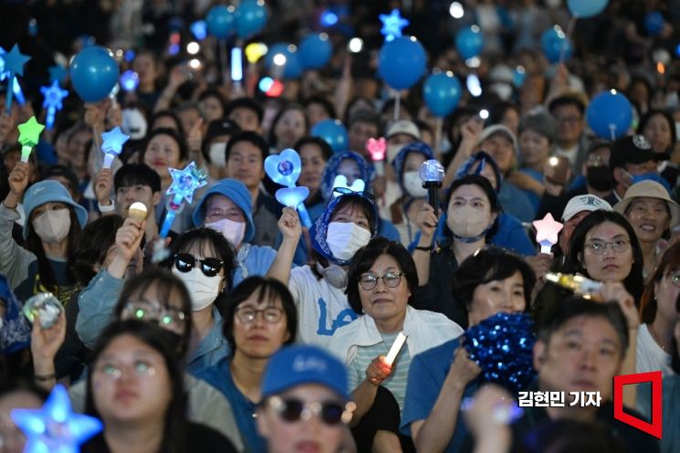 [르포]李 "주가조작하면 패가망신" 지지자들 '환호'…"내란 종식·민생경제 회복" 파란물결