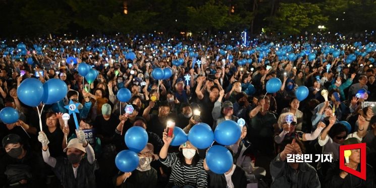 李 '빛의 혁명' 여의도서 유세 마무리…"尹정권 심판"