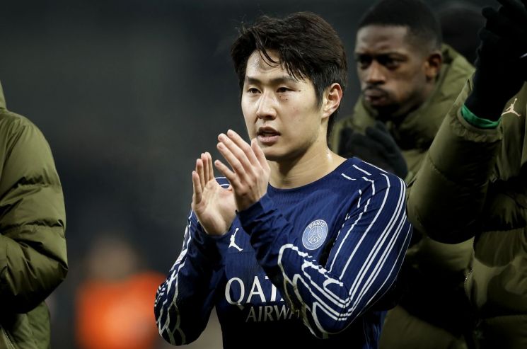 이강인 맨유 갈까...PSG "타 구단 영입제안 열려 있어"