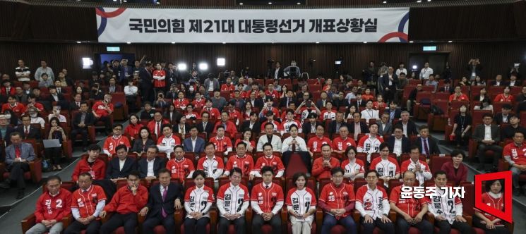 [포토] 적막감 감도는 국민의힘 개표상황실