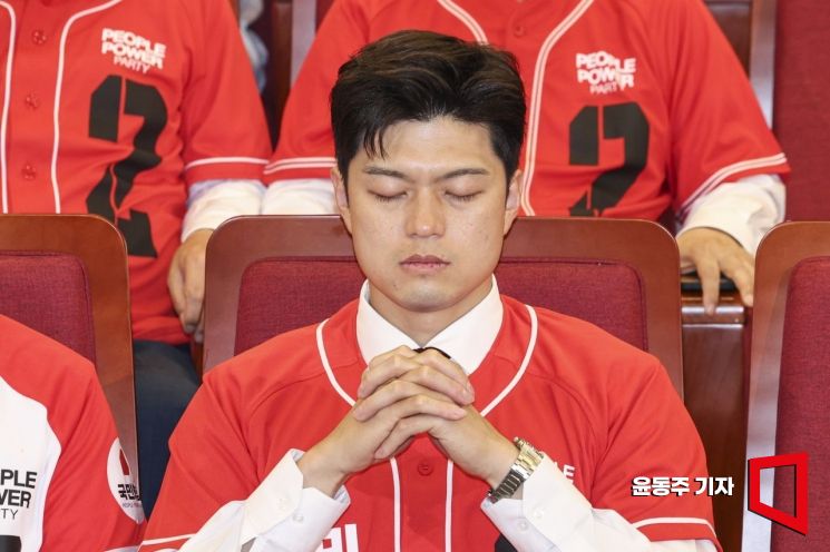 [포토] 눈감은 김용태 비대위원장