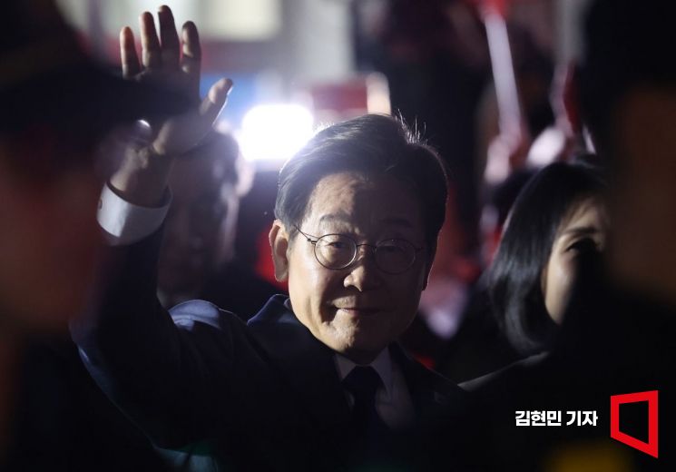 4050 압도적 지지받은 李…이대남은 외면