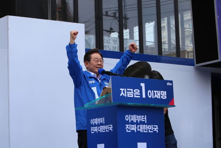 경남 창원시 성산구 상남동 분수광장 집중유세장에서 발언하는 이재명 당선인. 이세령 기자