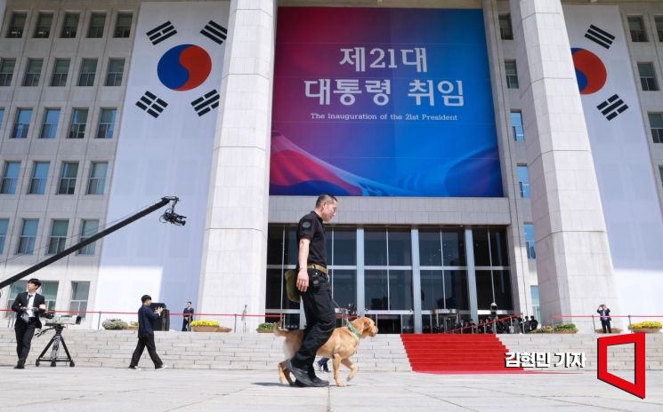 새 정부 출범에 숨죽인 관가… 한쪽에선 벌써 선거 모드